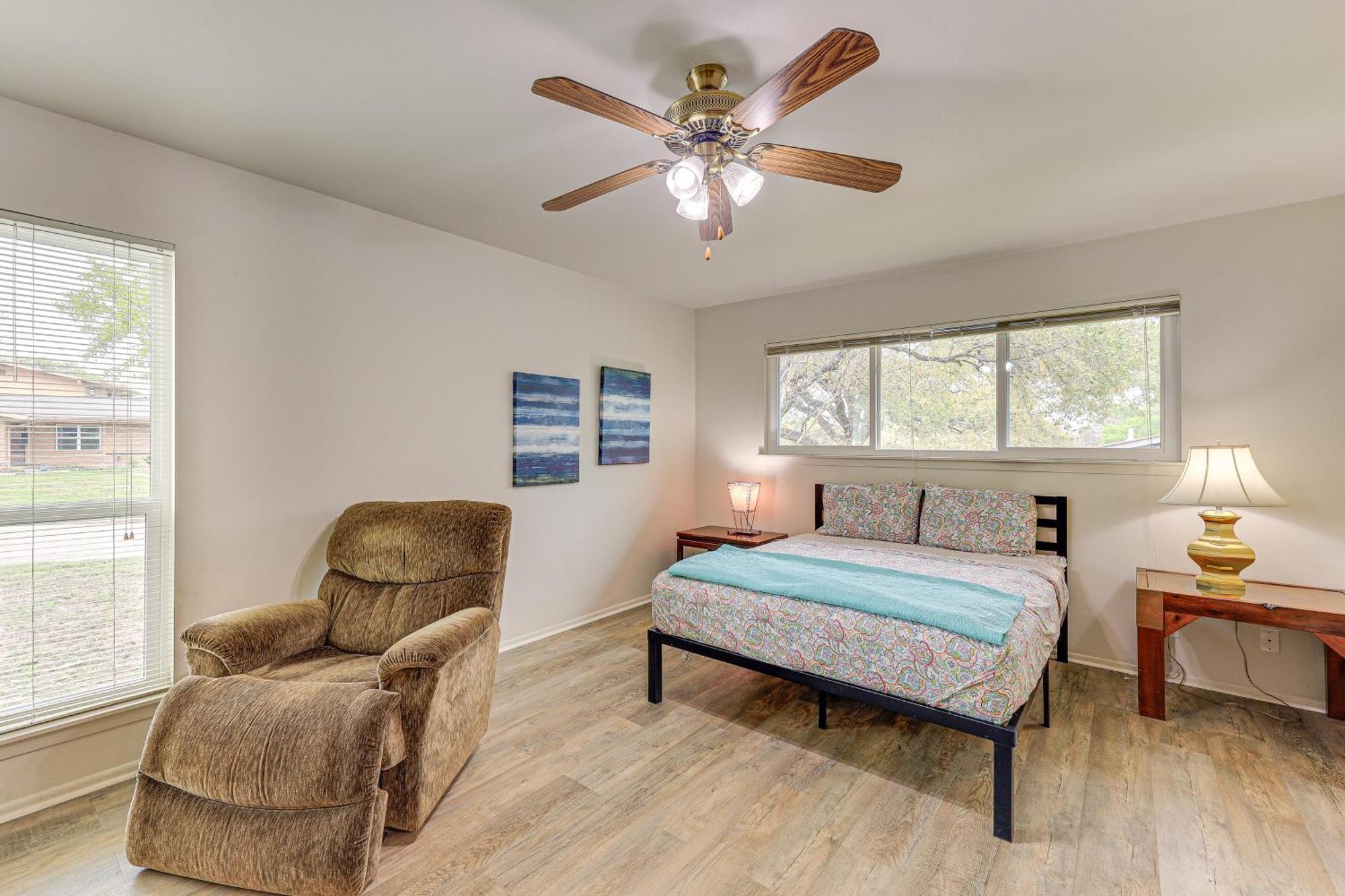 Charming Abode About 10 Mi To River Walk! Holiday home San Antonio