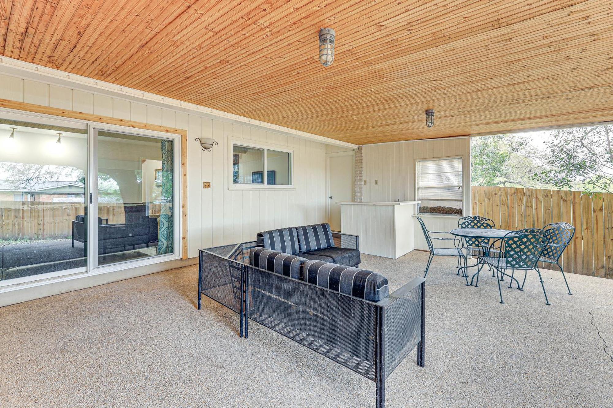 Holiday home Charming Abode About 10 Mi To River Walk!