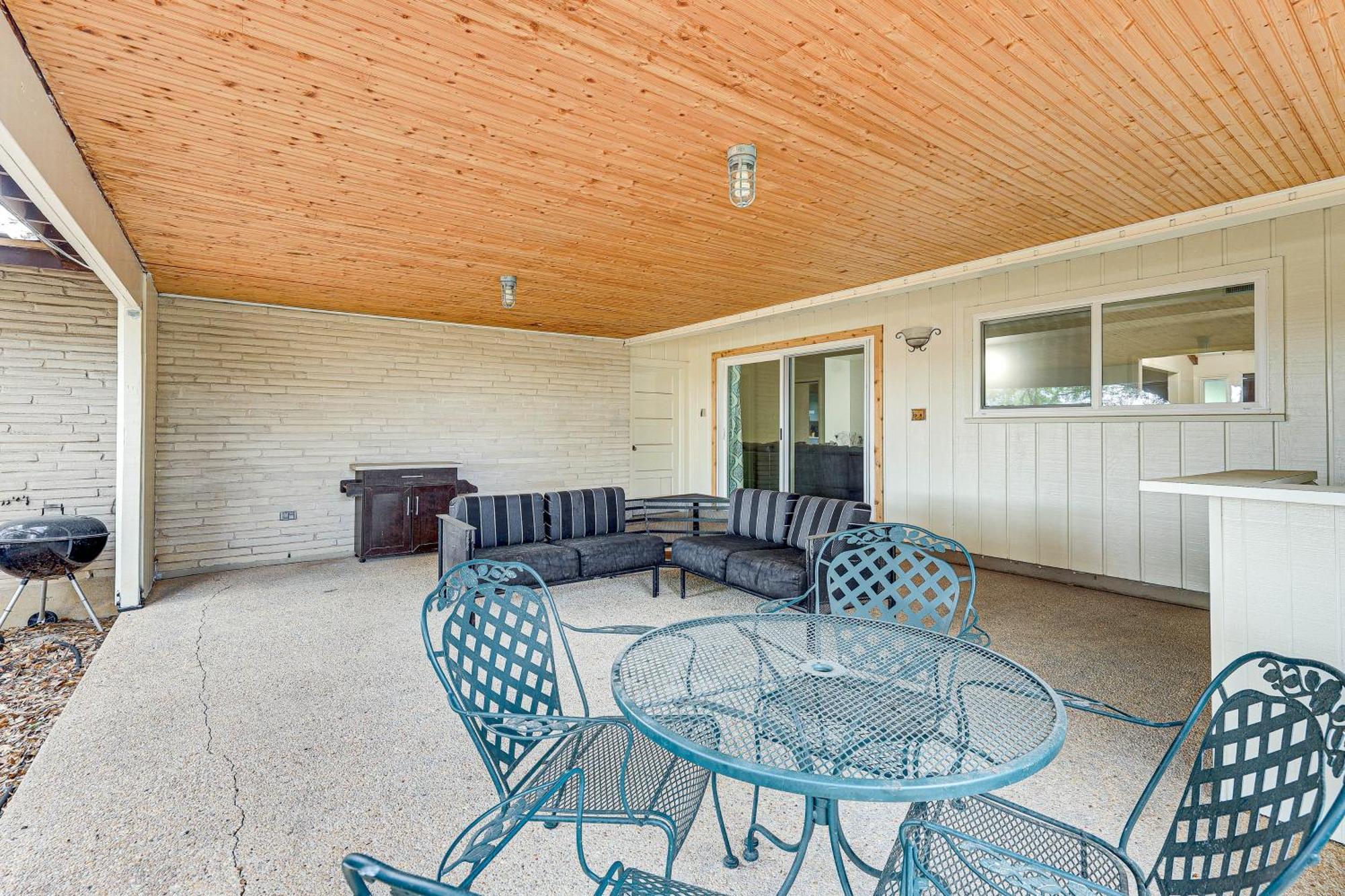 Holiday home Charming Abode About 10 Mi To River Walk! *