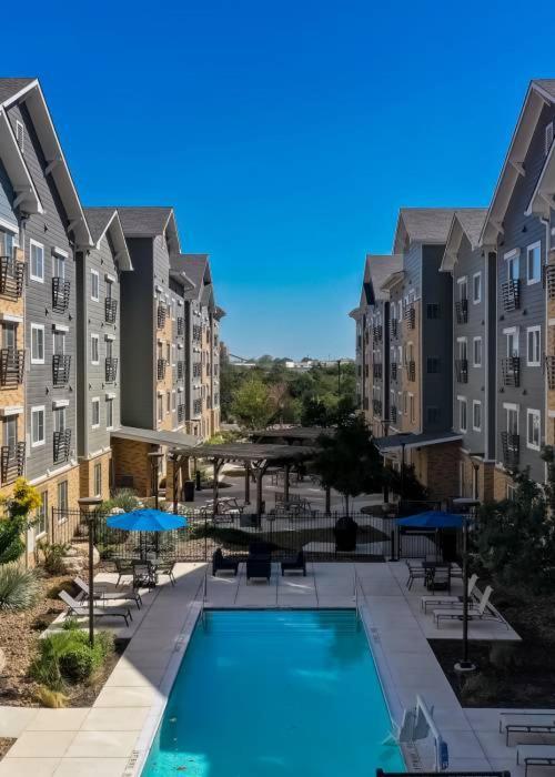 Simplicity At The Rim 1118 I Comfy 3 Bed 2 Bath Apartment