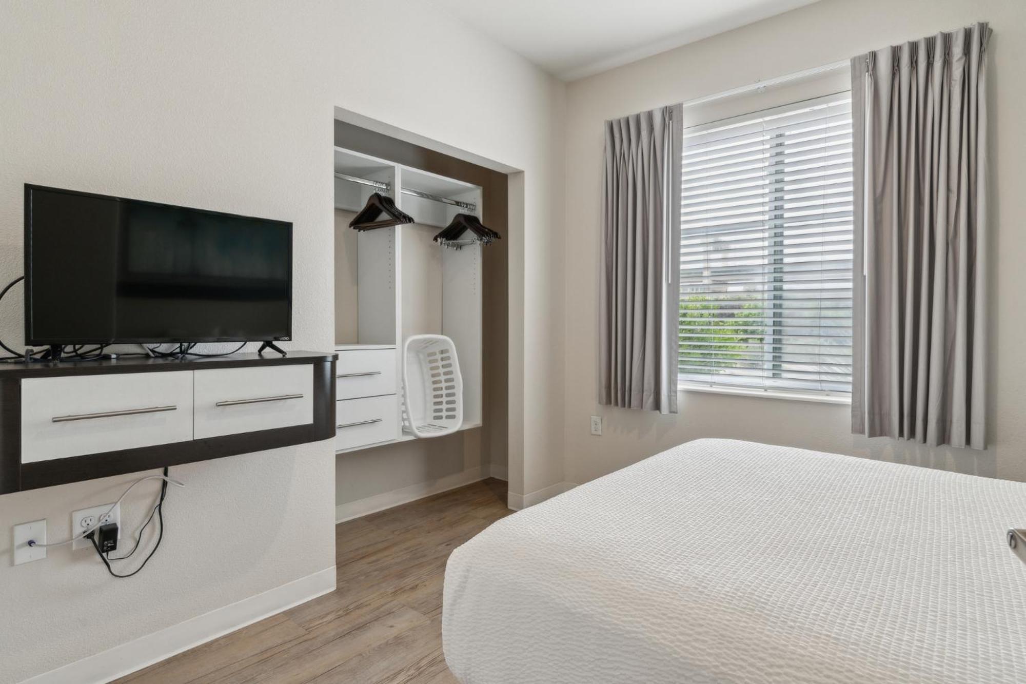 Simplicity At The Rim 1118 I Comfy 3 Bed 2 Bath Apartment San Antonio