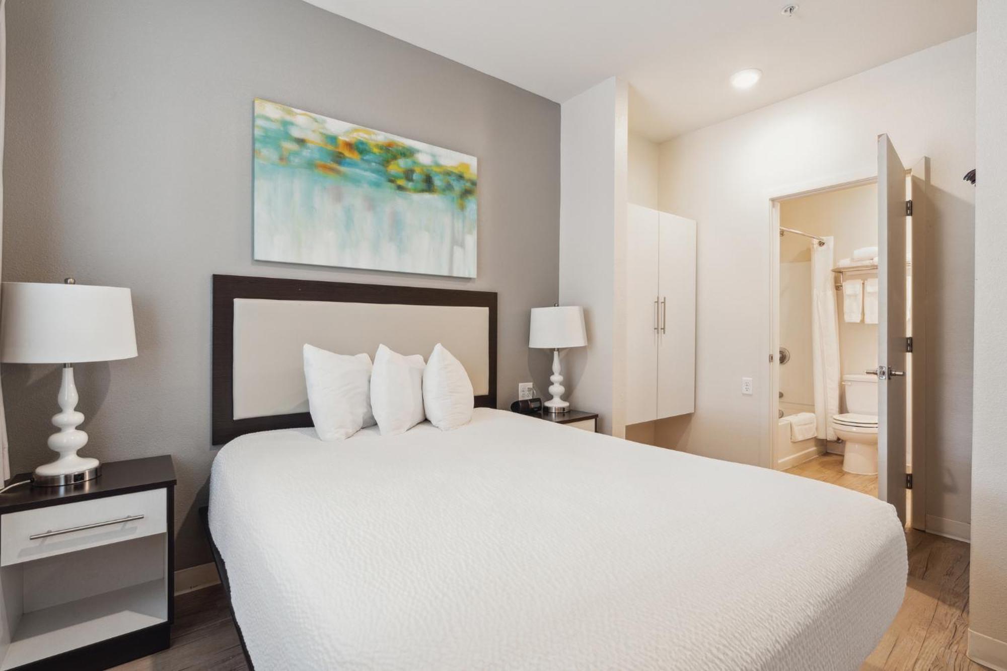 Simplicity At The Rim 1118 I Comfy 3 Bed 2 Bath * San Antonio