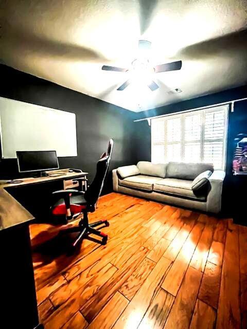 Homestay Private Near 6 Flags And Utsa