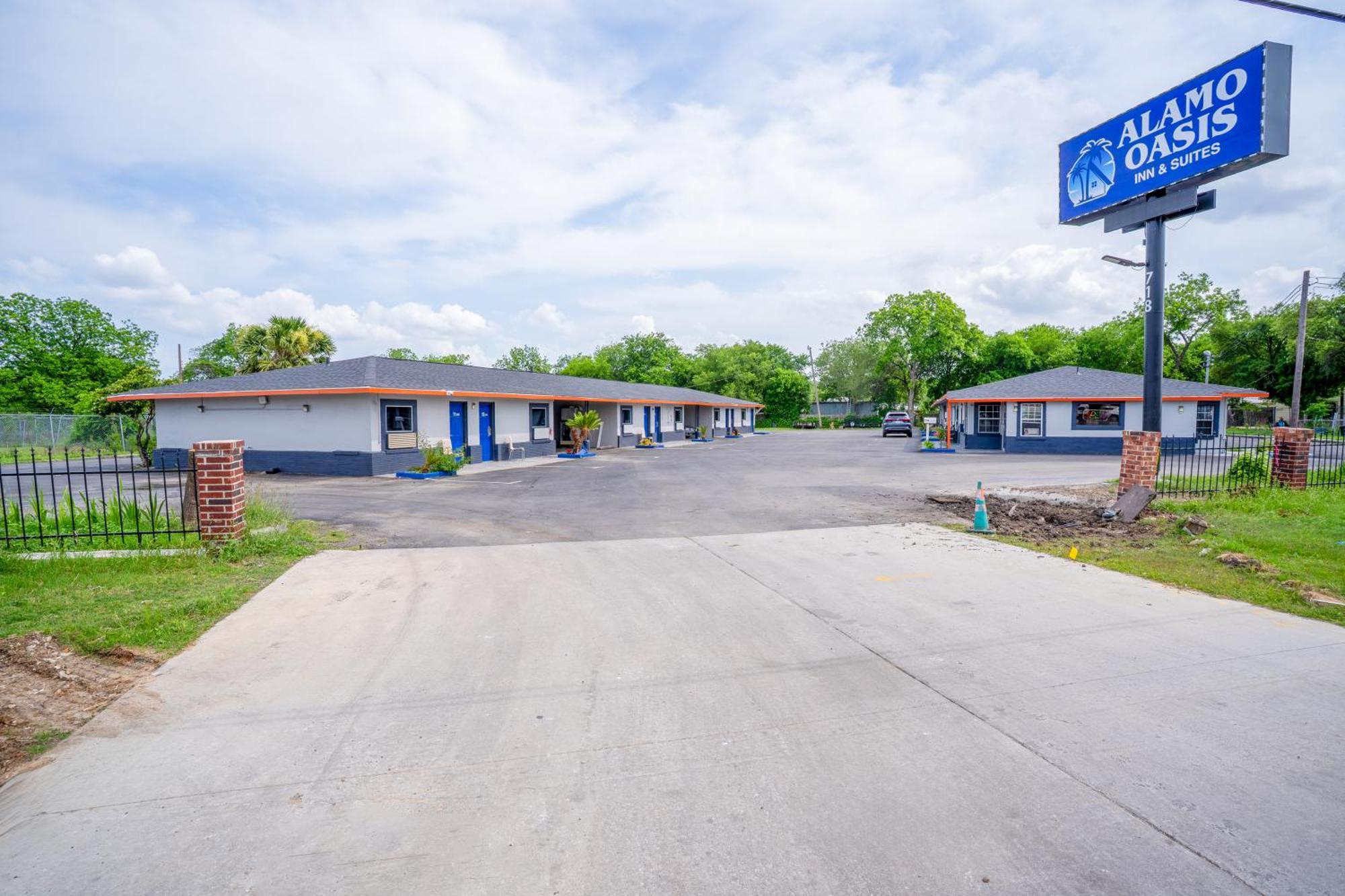 Alamo Oasis And By Oyo