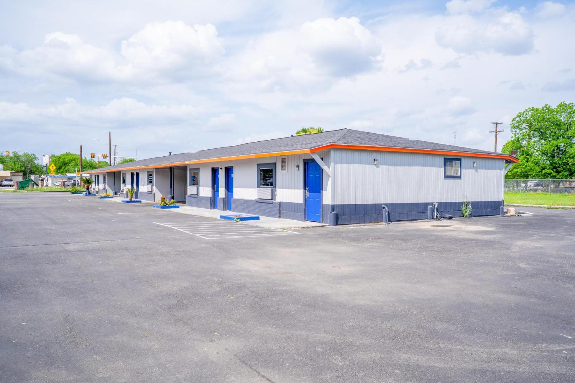 Alamo Oasis And By Oyo