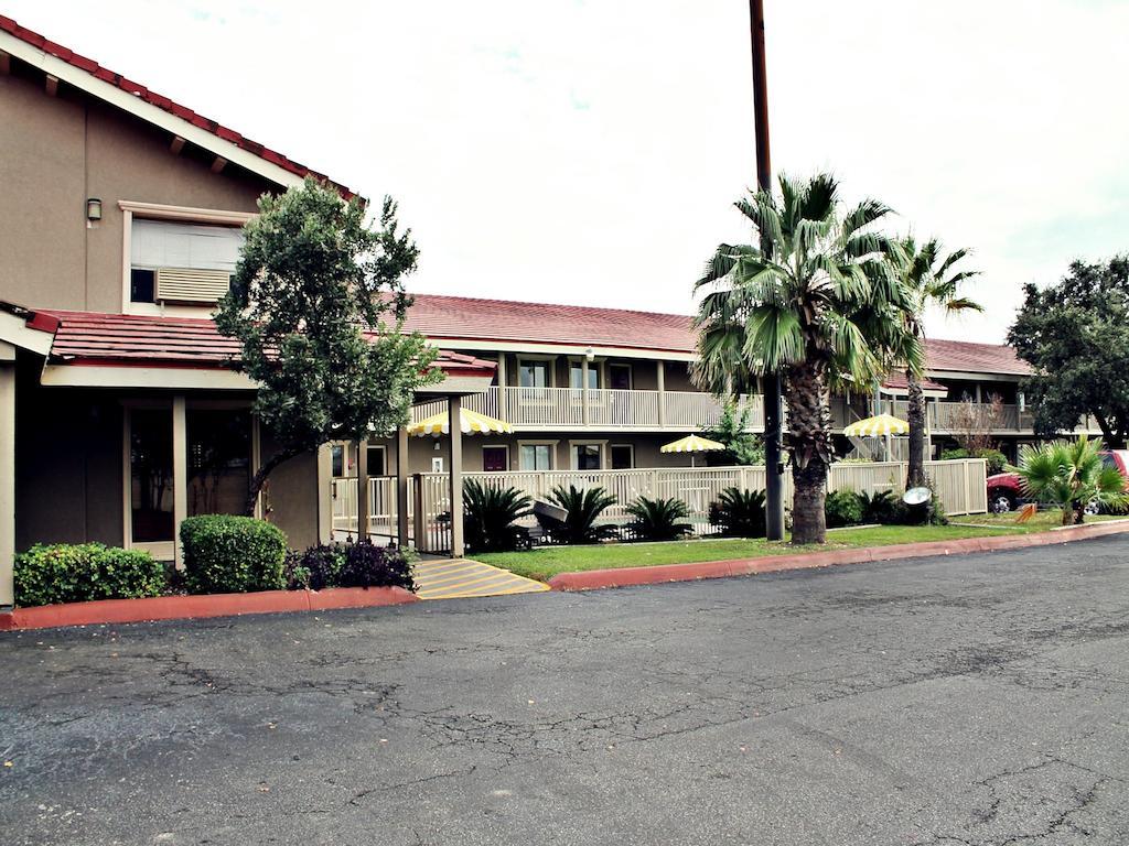 The At Market Square Motel San Antonio