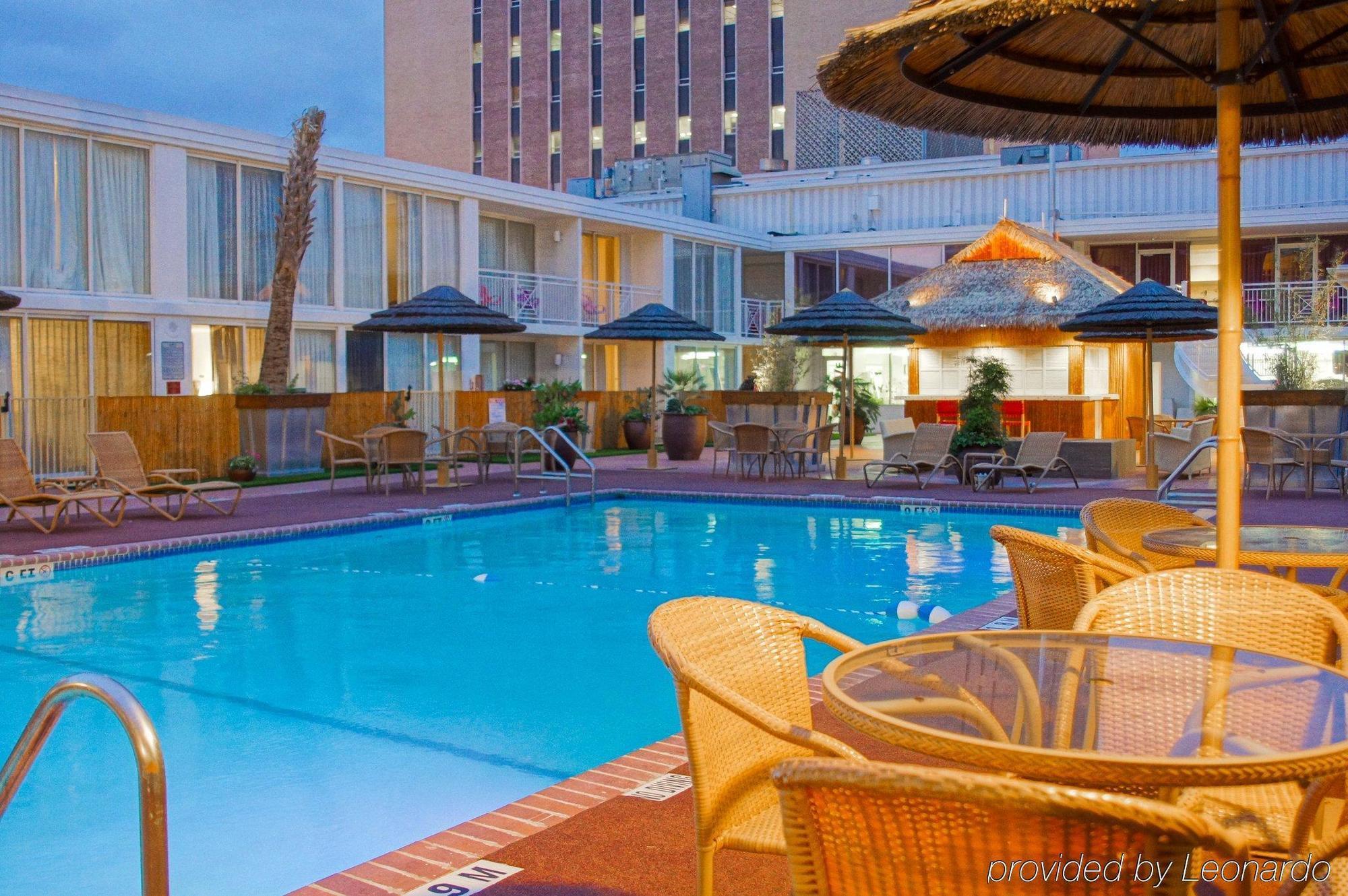 Hotel El Tropicano Riverwalk