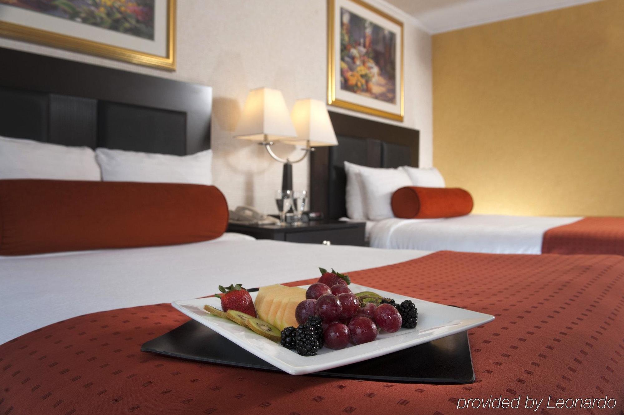 El Tropicano Riverwalk Hotel 3*