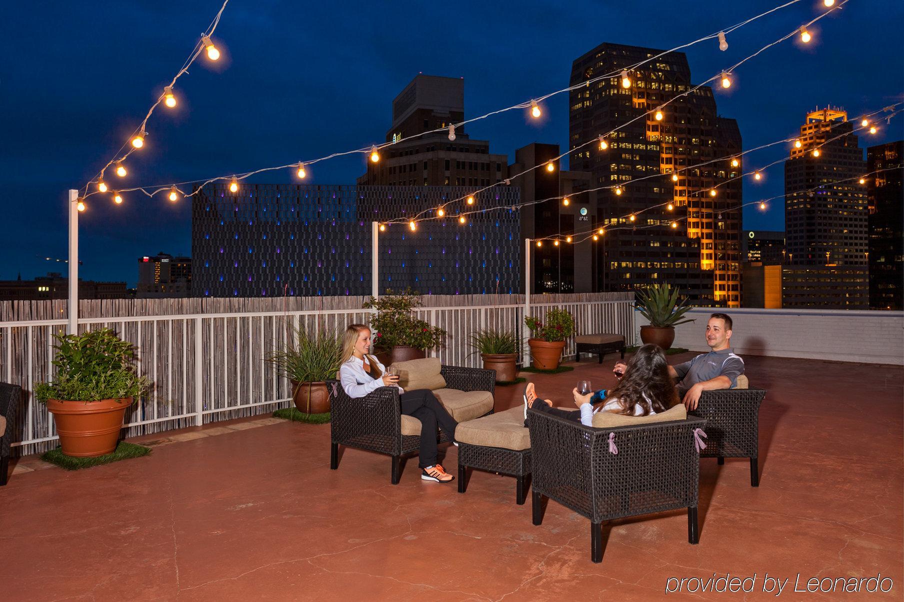 El Tropicano Riverwalk Hotel