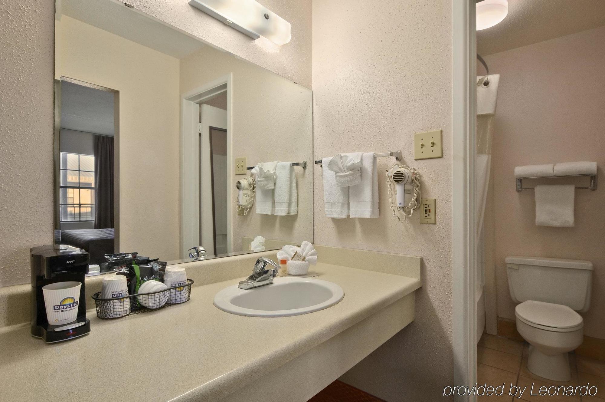 Deluxe Near Lackland Afb Hotel