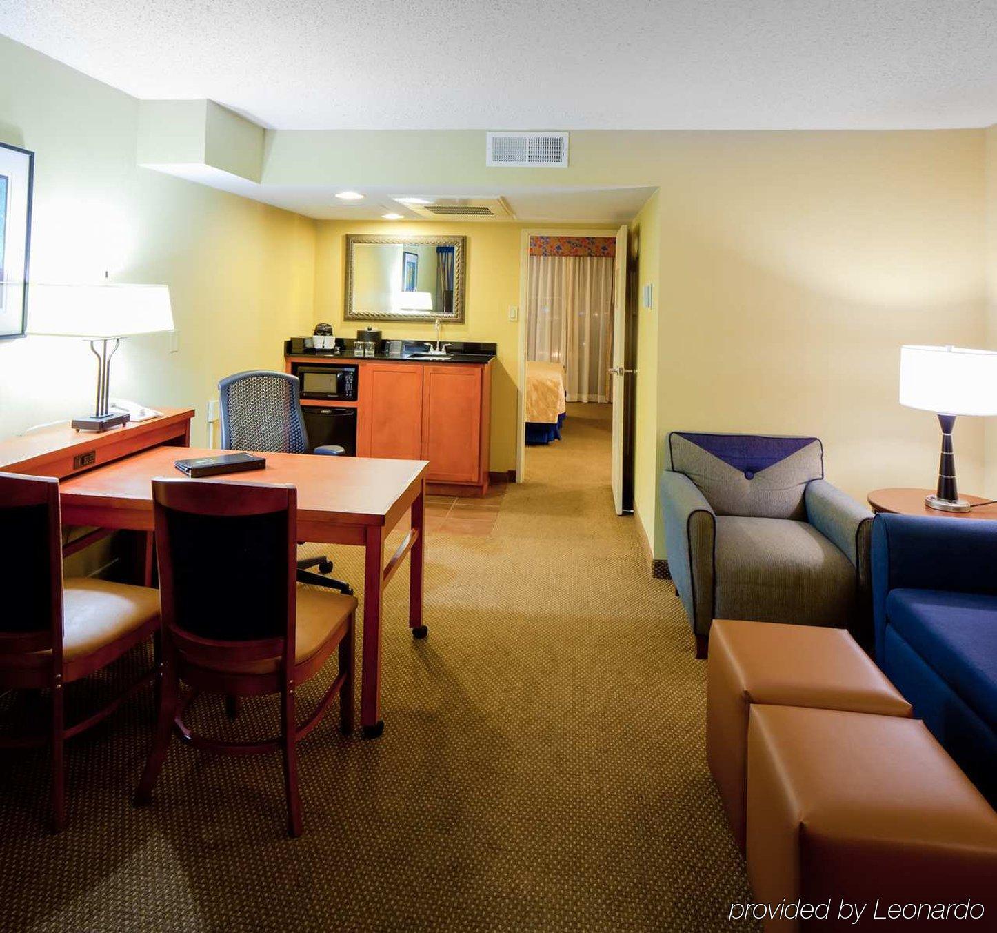 Embassy Northwest I-10 Hotel 3*