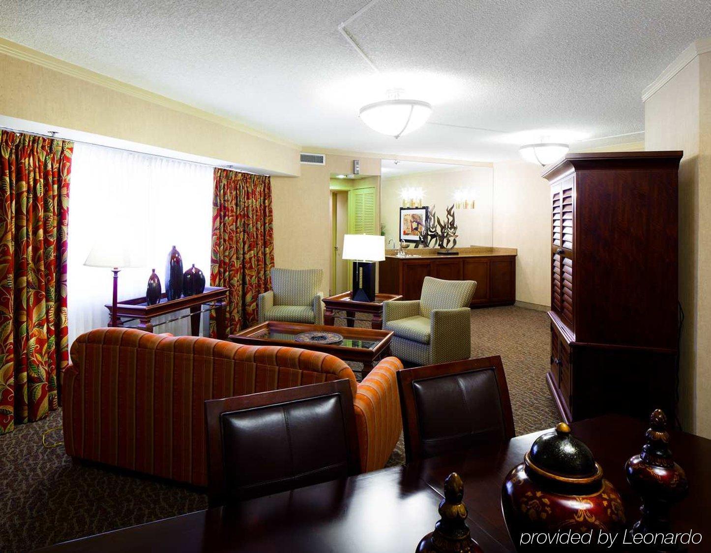 Hotel Embassy Airport 3*