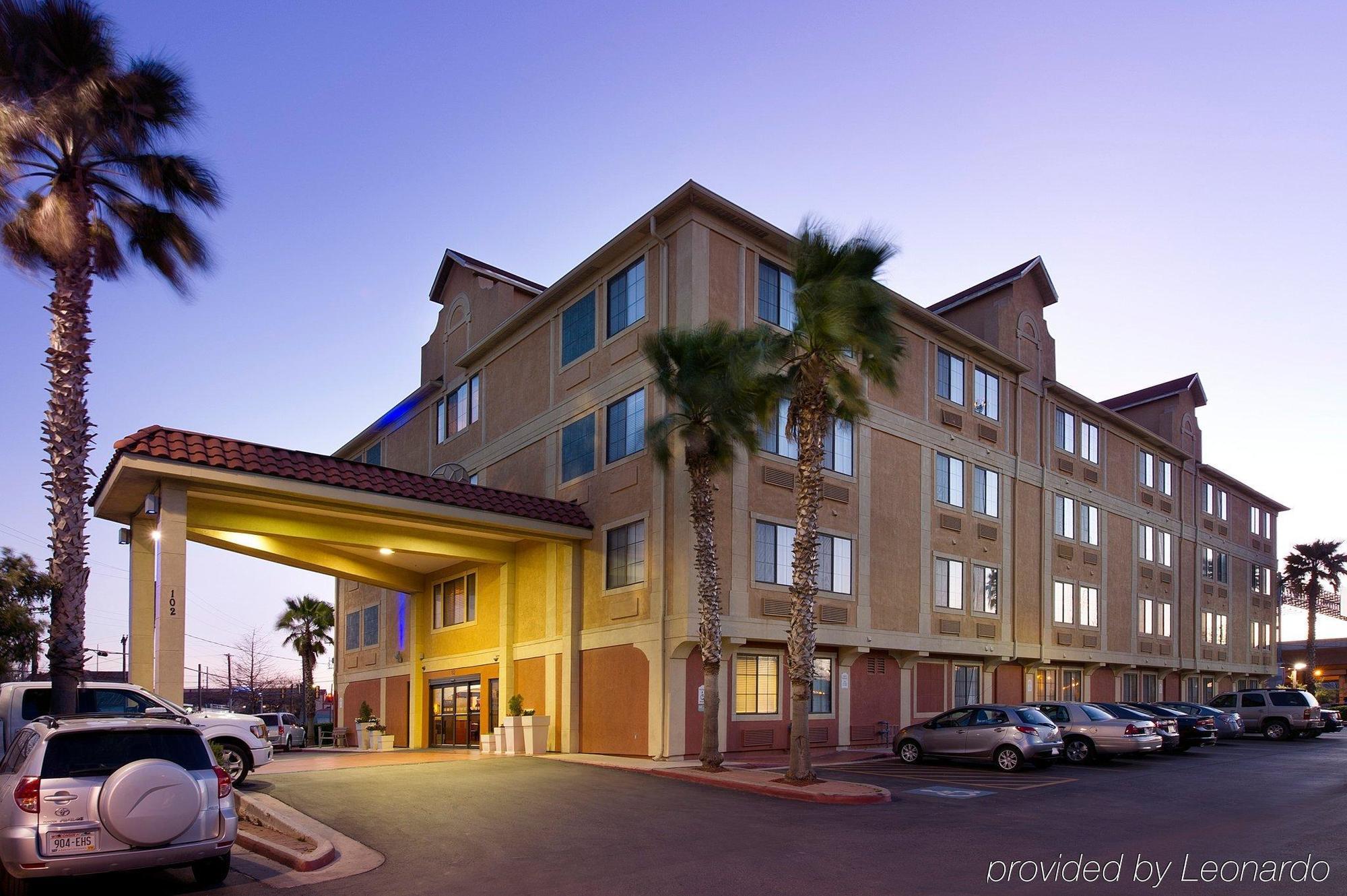 Hotel Express & - Downtown Market Area By Ihg 3*