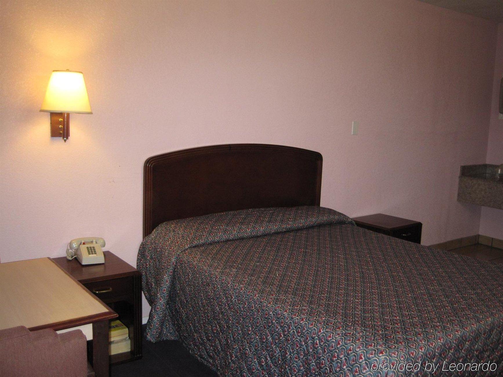 Pinn Road And Lackland Afb And Seaworld Motel 2*