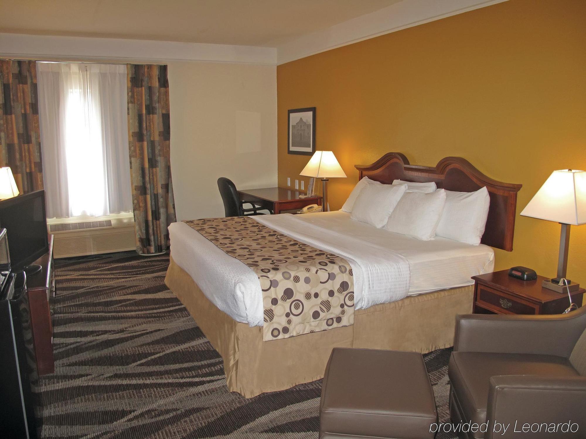 Inn Comfort Near Frost Bank Center