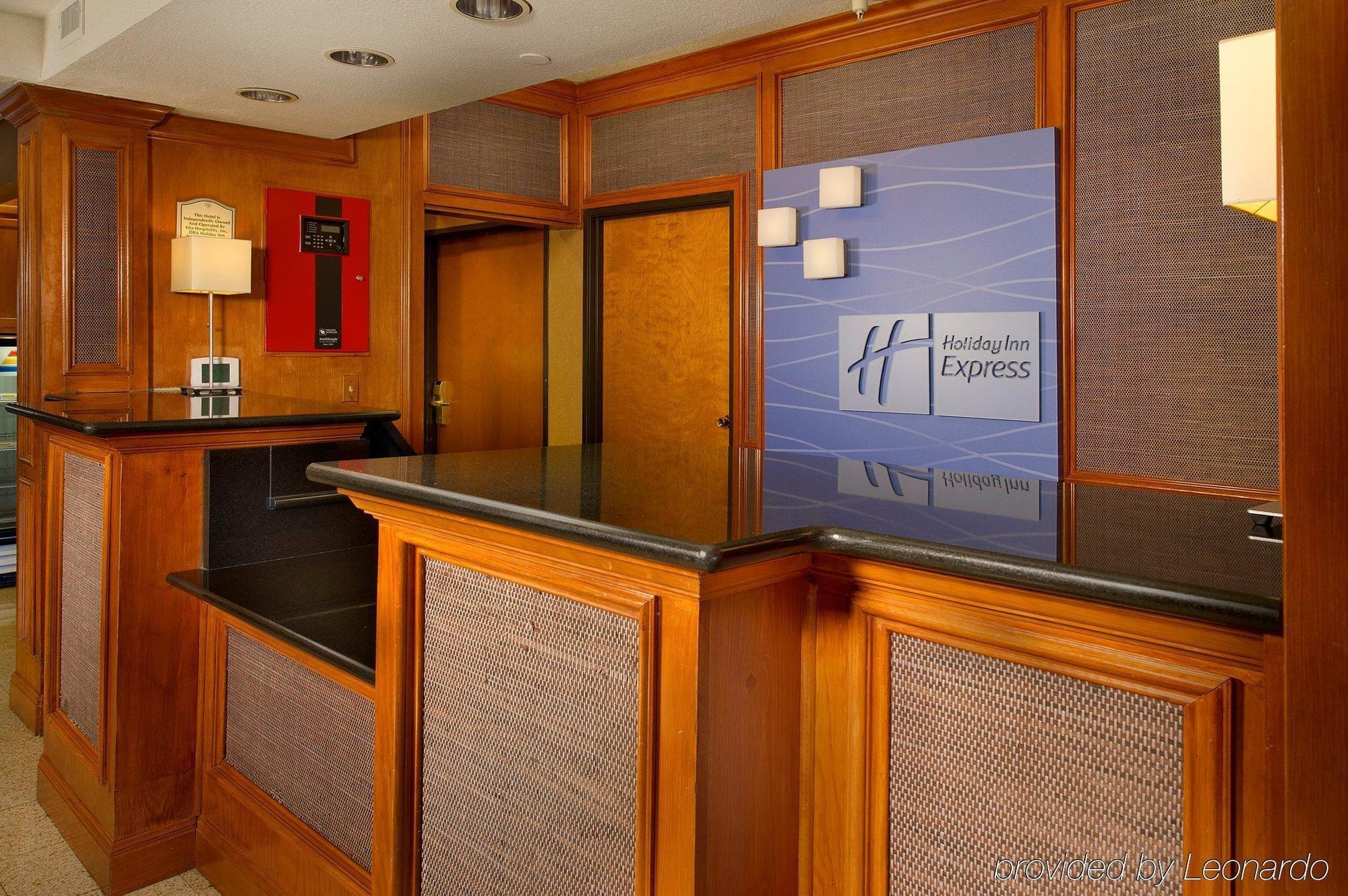 Express & - Downtown Market Area By Ihg Hotel