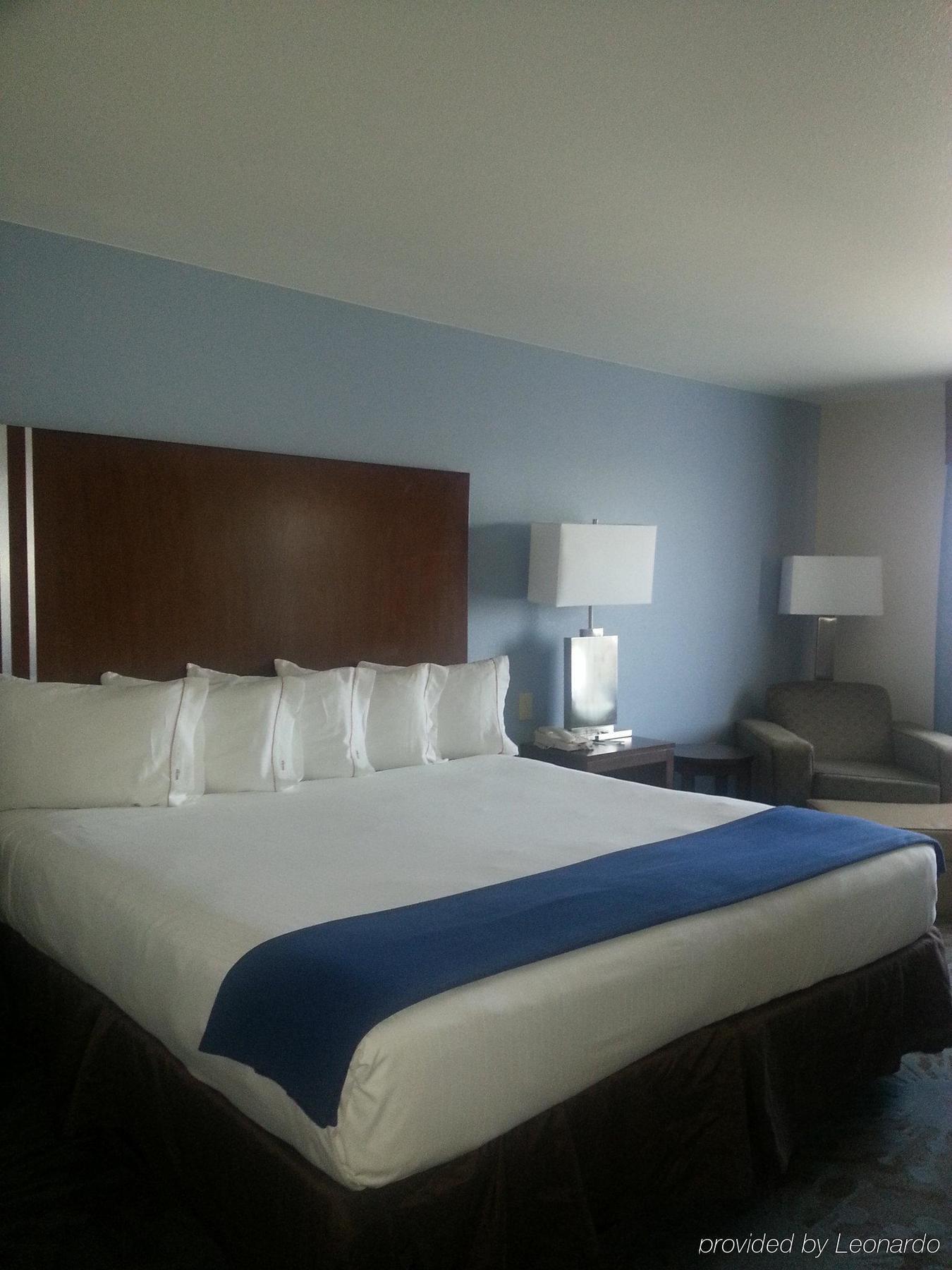 Hotel Express & Nw Near Seaworld By Ihg