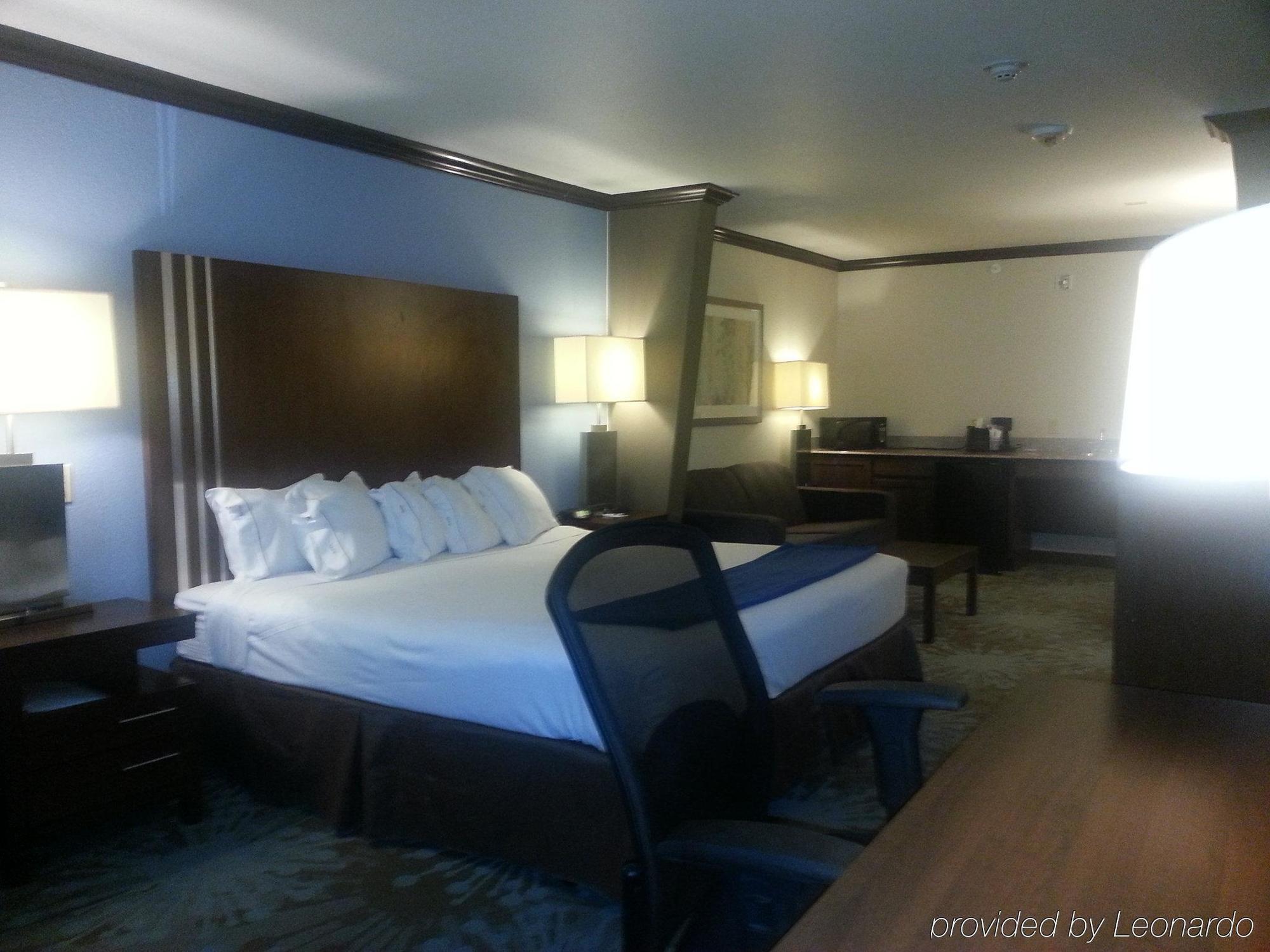 Express & Nw Near Seaworld By Ihg Hotel 2*