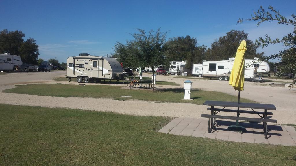 Alamo River Rv Ranch & Campground - A Cruise Inn Park San Antonio