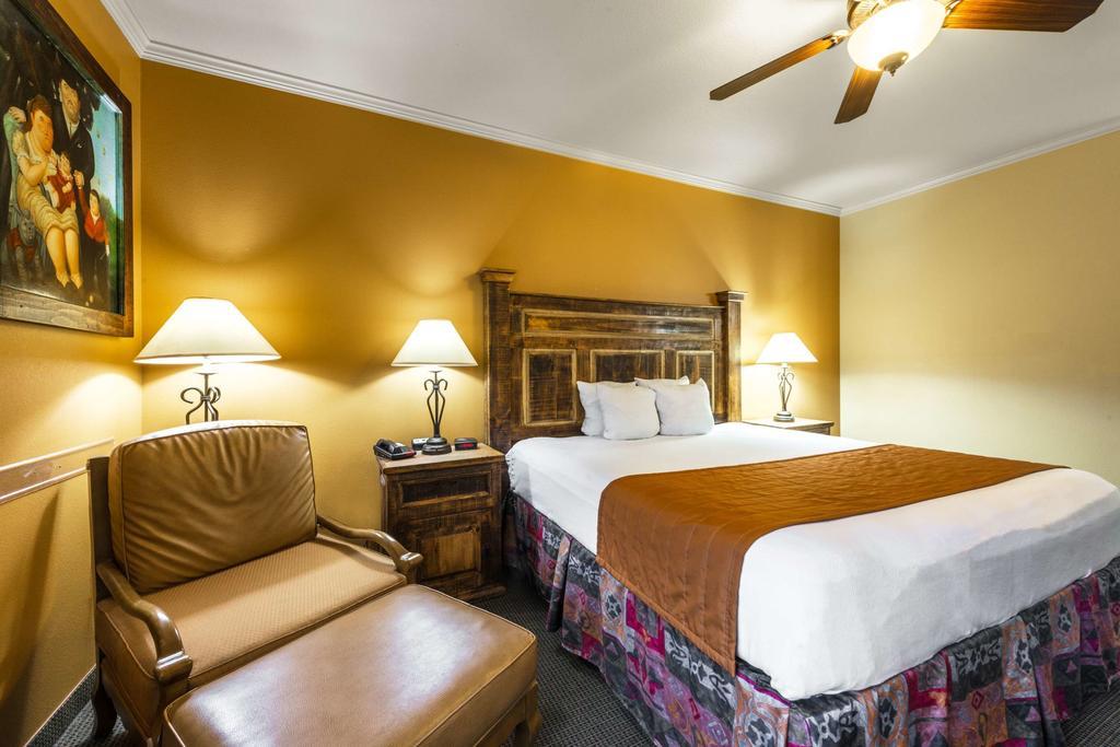 Hotel La Hacienda 2*