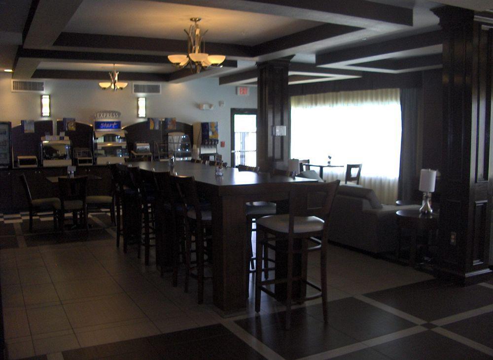 Hotel Express & Nw Near Seaworld By Ihg San Antonio