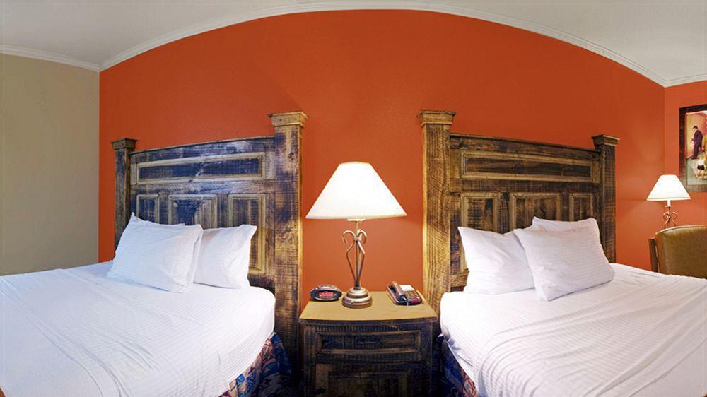 La Hacienda 2*