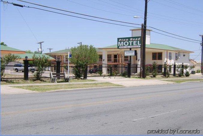 Pinn Road And Lackland Afb And Seaworld 2*