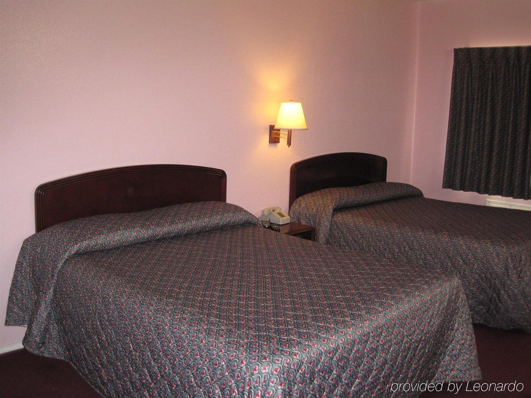 Pinn Road And Lackland Afb And Seaworld Motel 2*