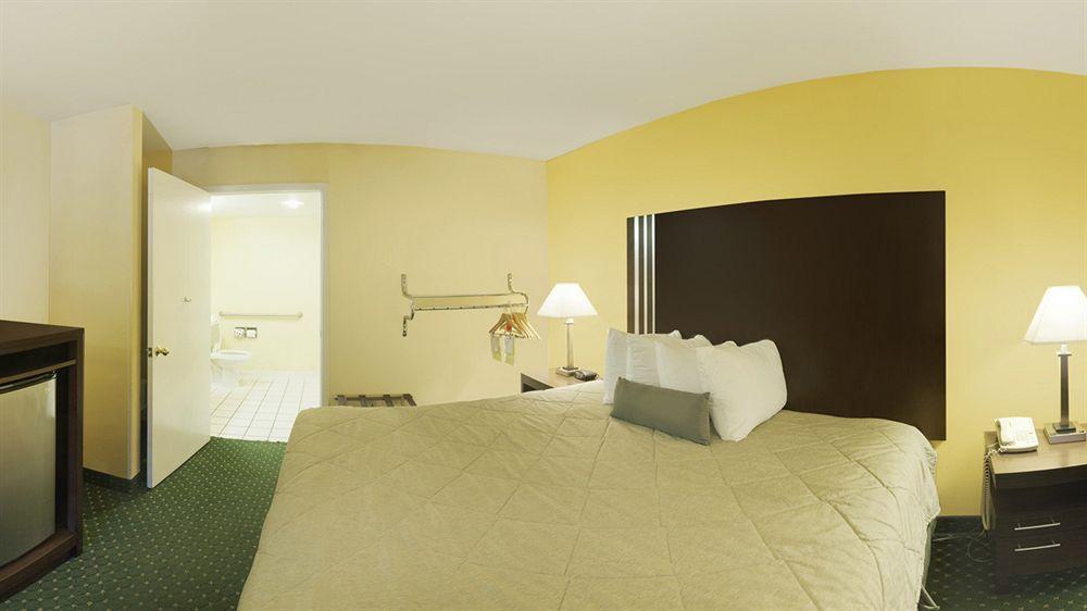 Ramada By Wyndham Near Seaworld - Lackland Afb 3* San Antonio