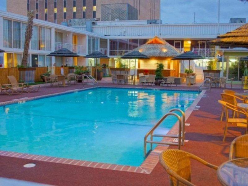 Hotel El Tropicano Riverwalk 3*