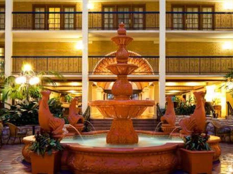 Hotel Embassy Northwest I-10 3*