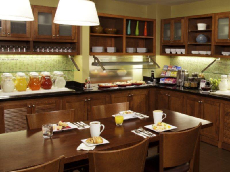 Hotel Hyatt Place Airport/quarry Market 3*