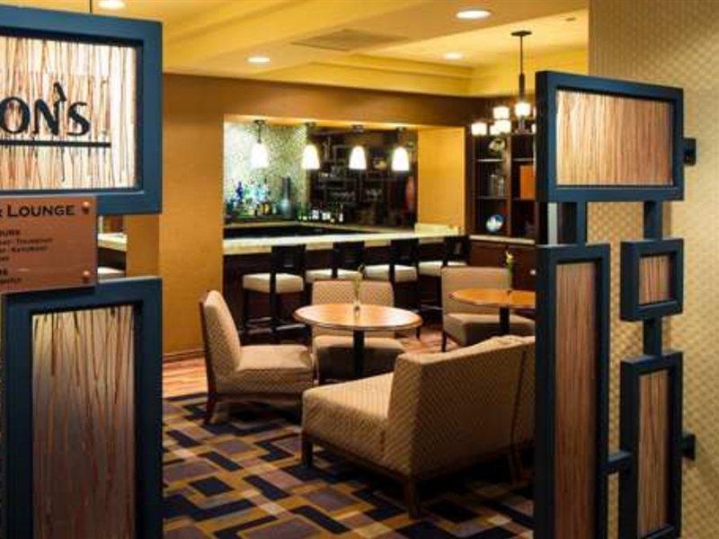 Hotel Embassy Airport