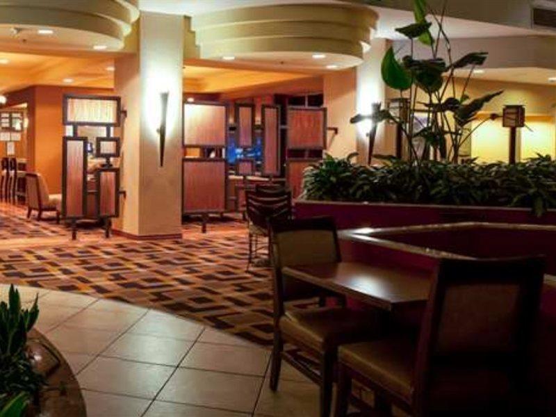 Hotel Embassy Airport