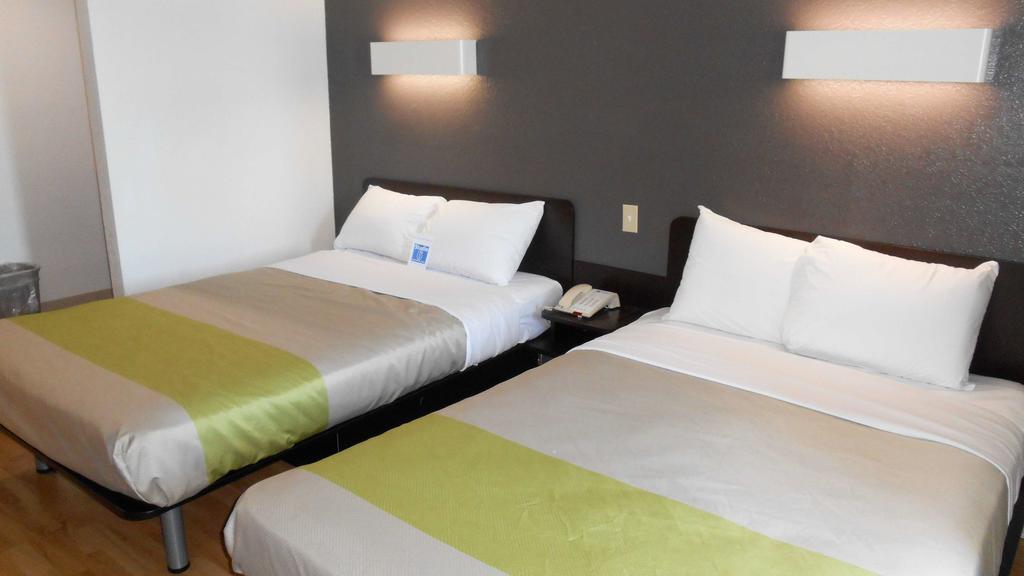 Hotel 6-san Antonio, Tx - Sam Houston Area San Antonio