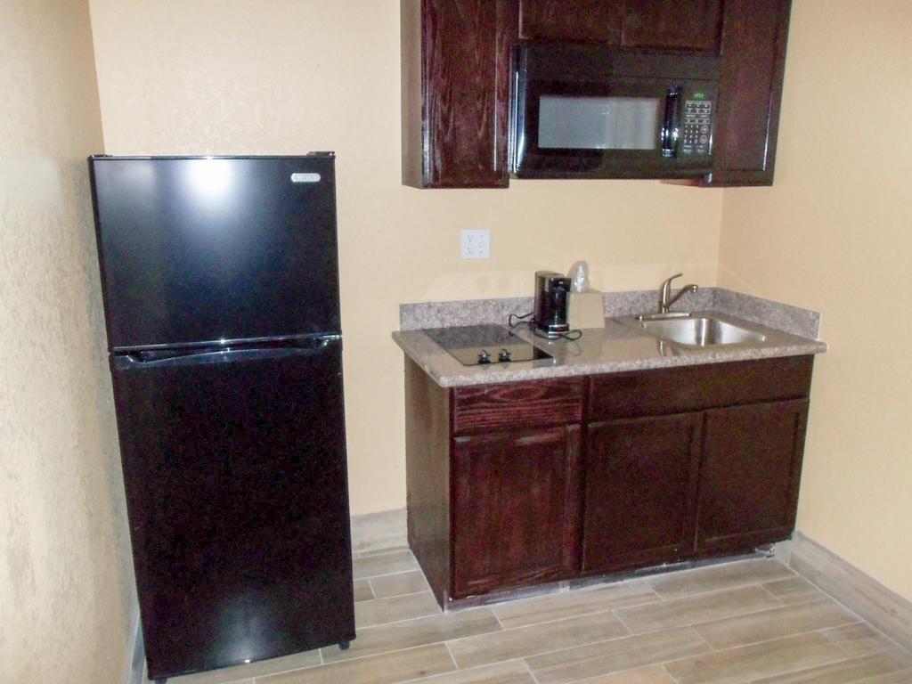 Hotel 6 - East San Antonio