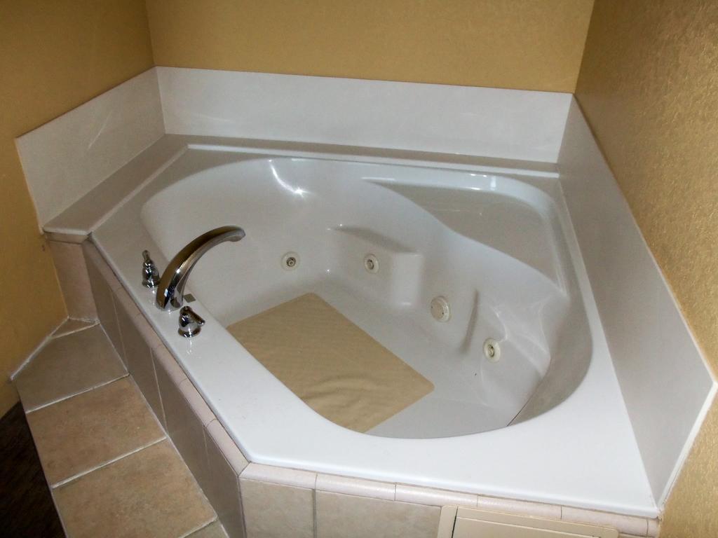 6 - East Hotel San Antonio