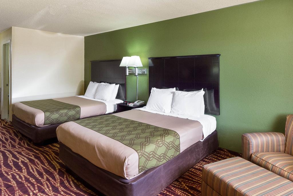 Econo & Downtown Northeast Near Fort Sam Houston Hotel