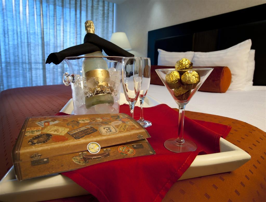 El Tropicano Riverwalk Hotel