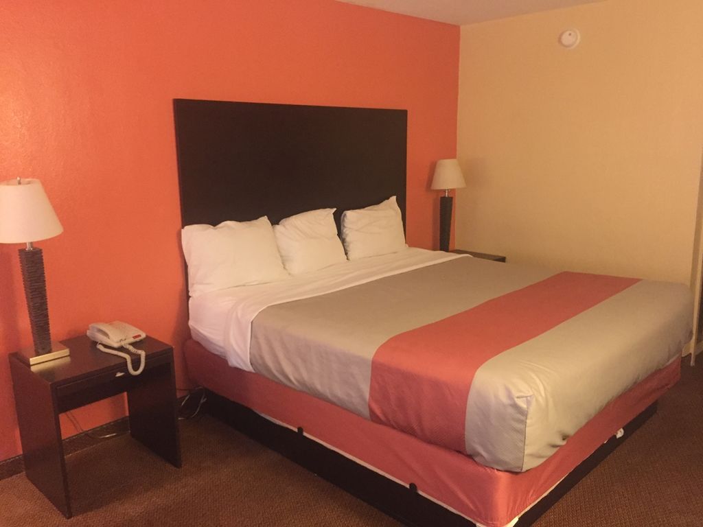 Hotel 6 Tx I10 West 2*
