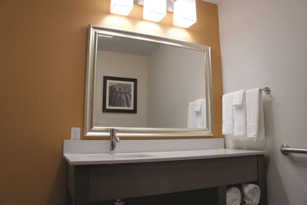 La Quinta By Wyndham San Antonio By Frost Bank Center Hotel 3*