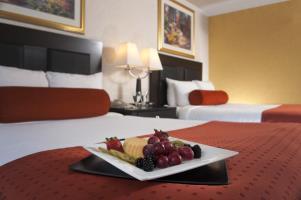 Hotel El Tropicano Riverwalk