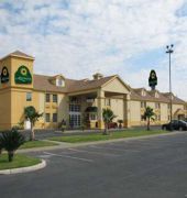 Hotel La Quinta By Wyndham Brooks City Base 3*