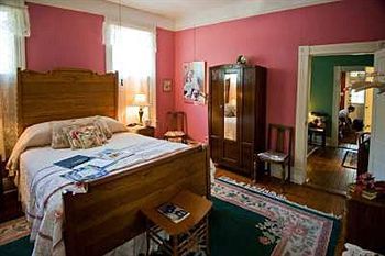 Brackenridge House Bed & Breakfast