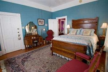 Brackenridge House 3*