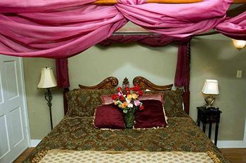 Bed & Breakfast On The Riverwalk San Antonio