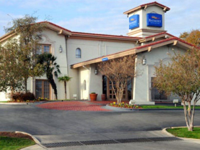 Baymont By Wyndham Near South Texas Medical Ctr Hotel 2*