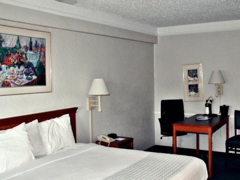 Baymont By Wyndham Near South Texas Medical Ctr Hotel San Antonio