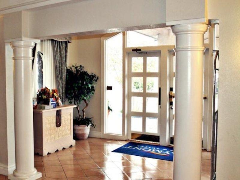 Hotel Baymont By Wyndham Near South Texas Medical Ctr