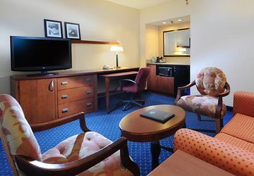 Hotel Courtyard By Marriott Airport